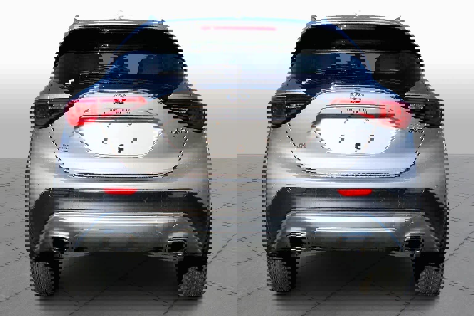 Used 2018 INFINITI QX30 Premium w/ Cargo Package image 4