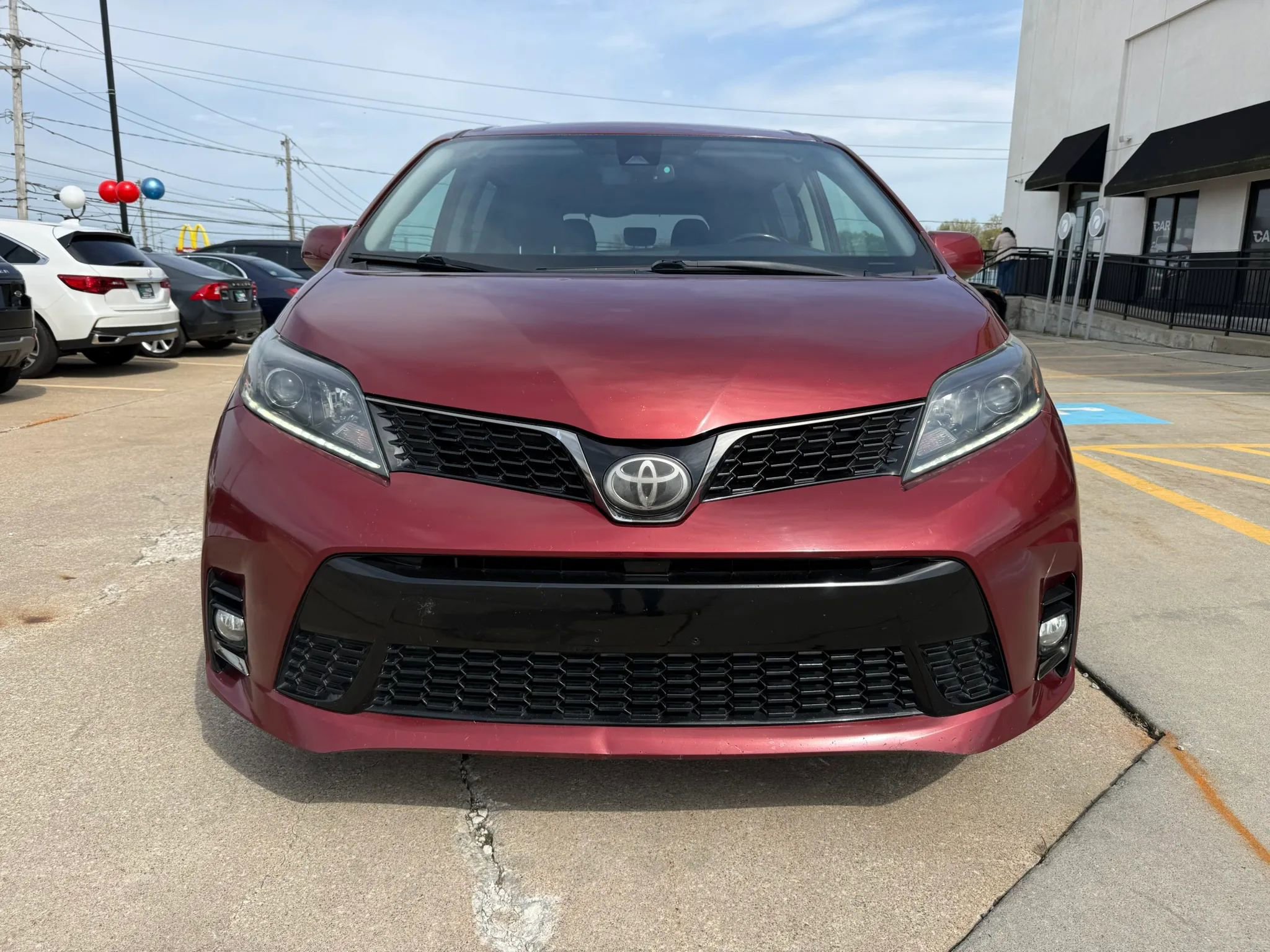Used 2018 Toyota Sienna SE FWD image 3