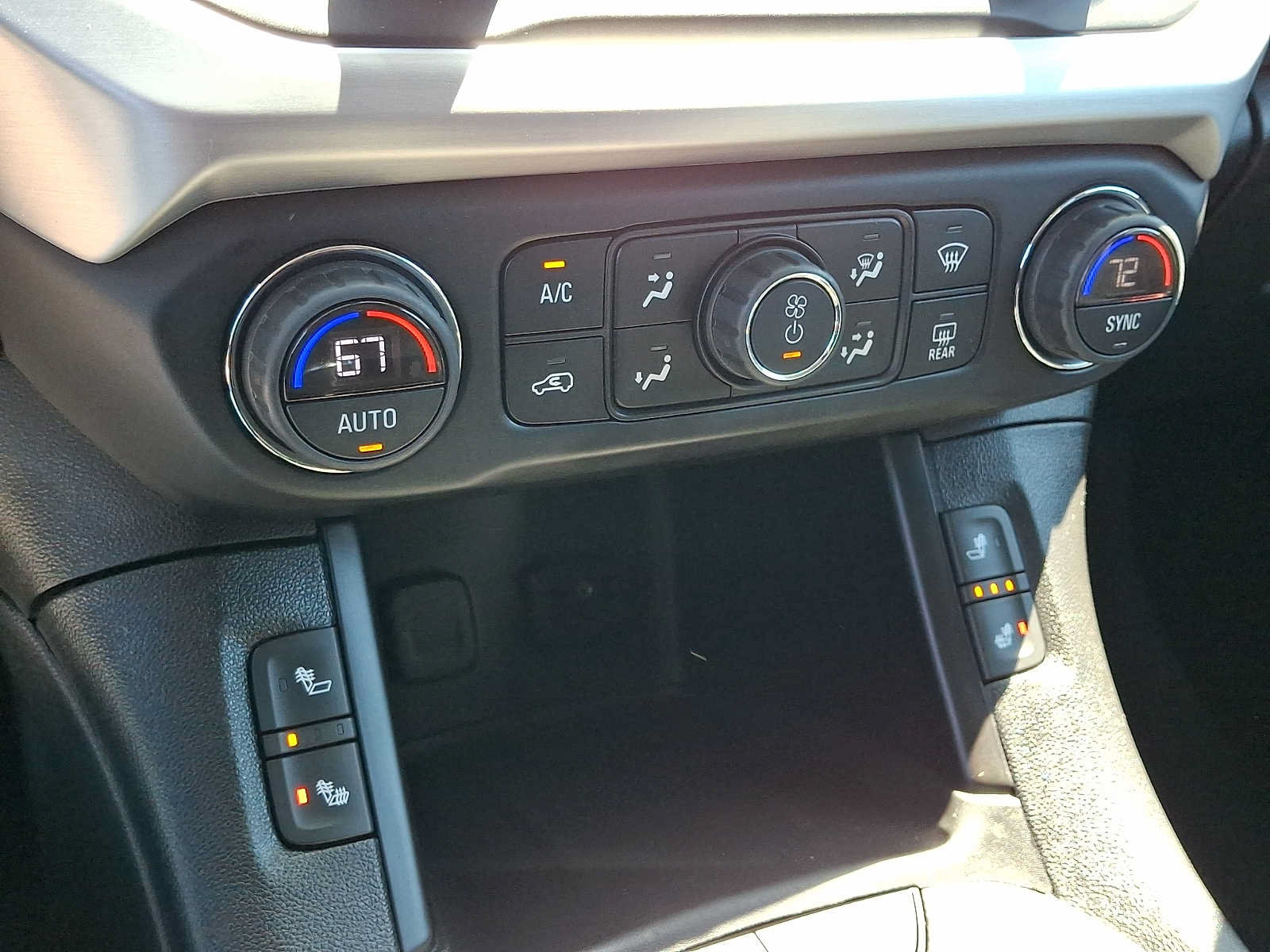Used 2019 GMC Acadia SLT AWD/4WD image 17