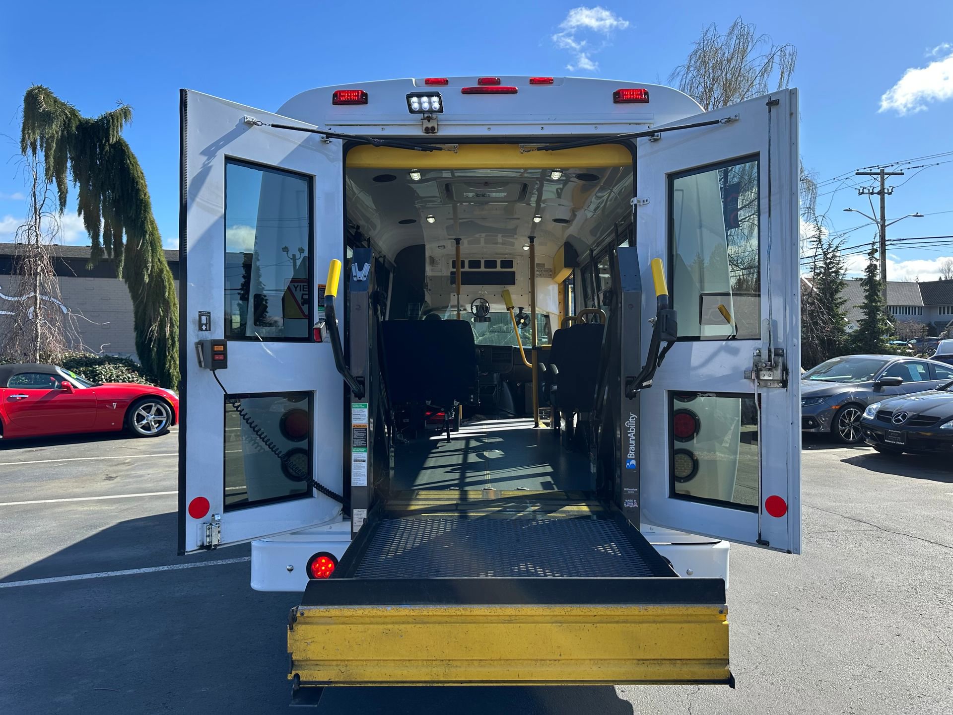 Used 2014 Chevrolet Express 3500 RWD image 26