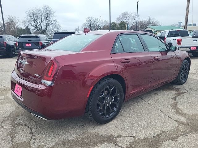 Used 2019 Chrysler 300 S image 5