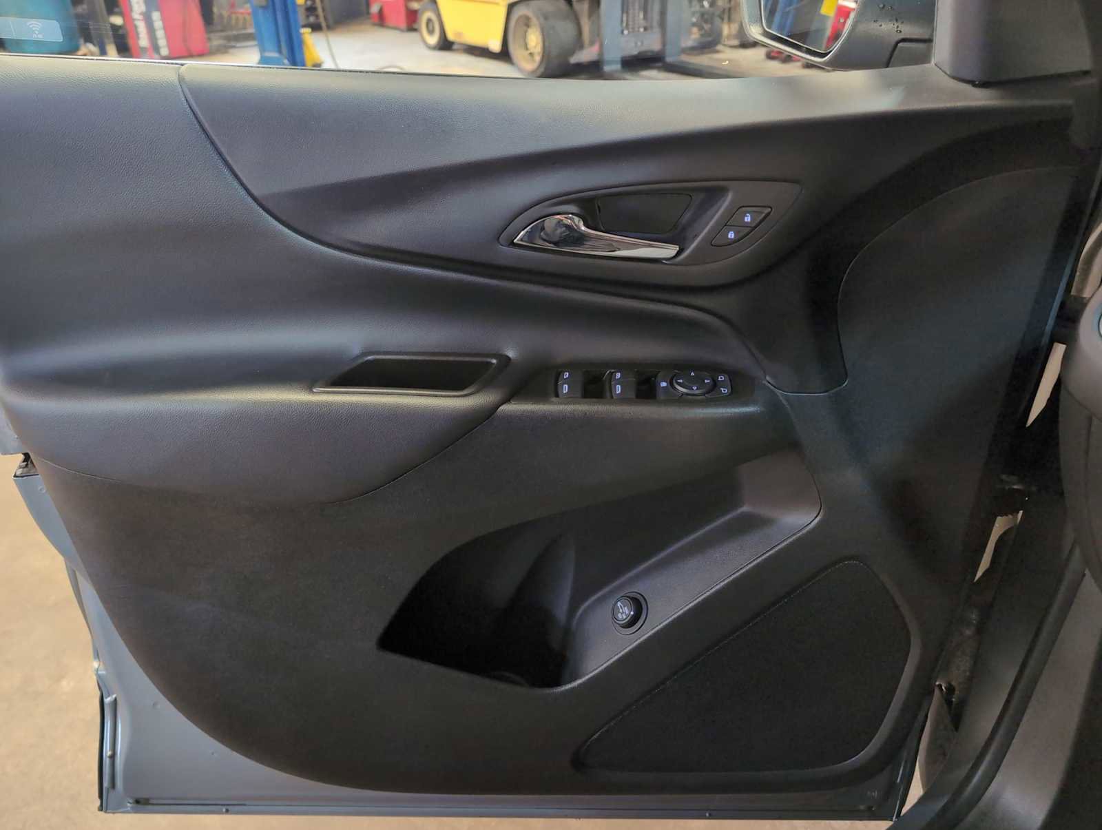 Used 2023 Chevrolet Equinox LT image 21