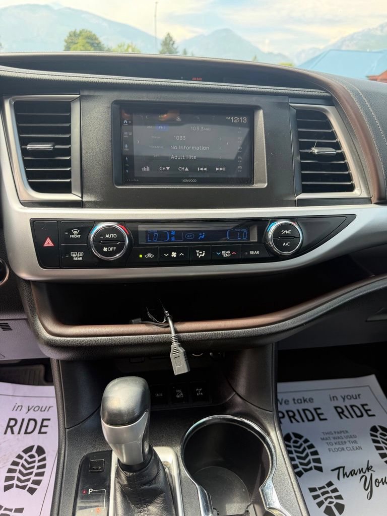 Used 2018 Toyota Highlander XLE AWD/4WD image 14