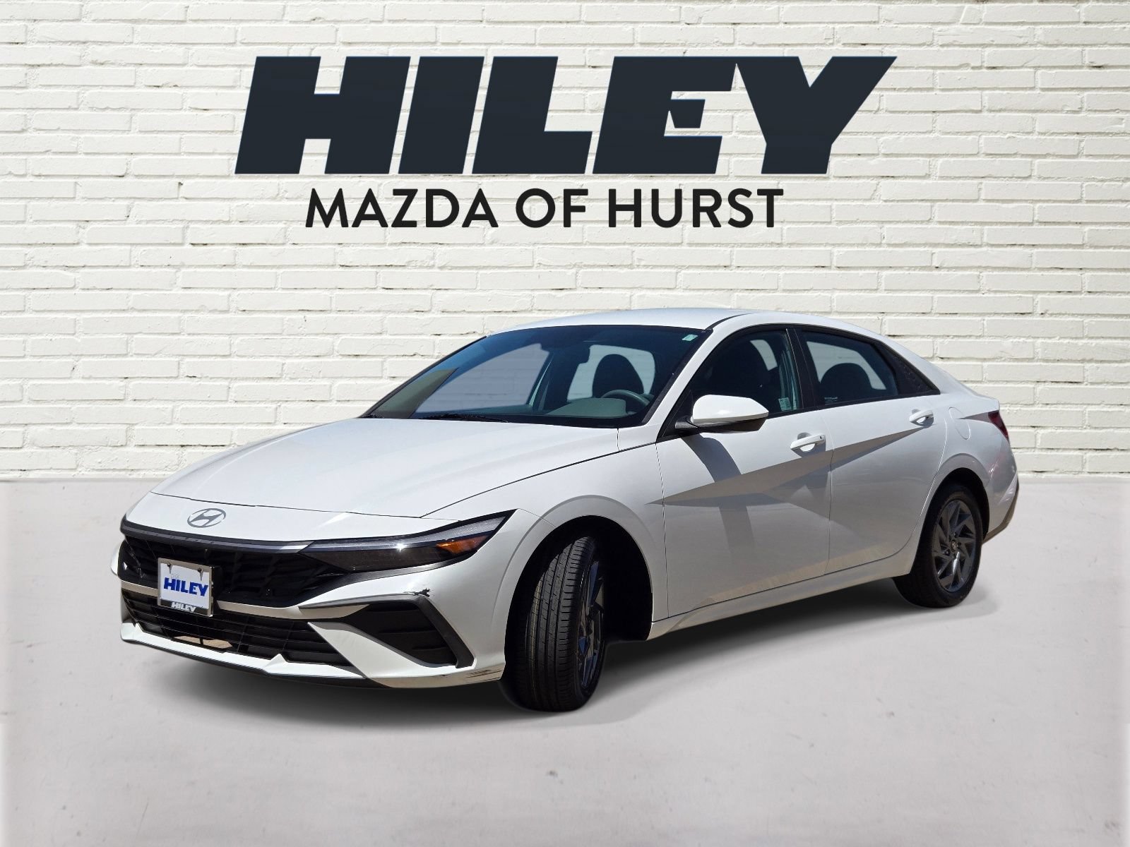 Used 2024 Hyundai Elantra SEL FWD image 3