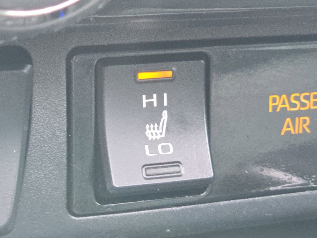 Used 2020 Toyota RAV4 XLE Premium image 5