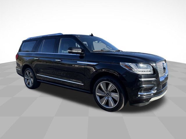 Used 2018 Lincoln Navigator L Reserve w/ Technology Package image 3