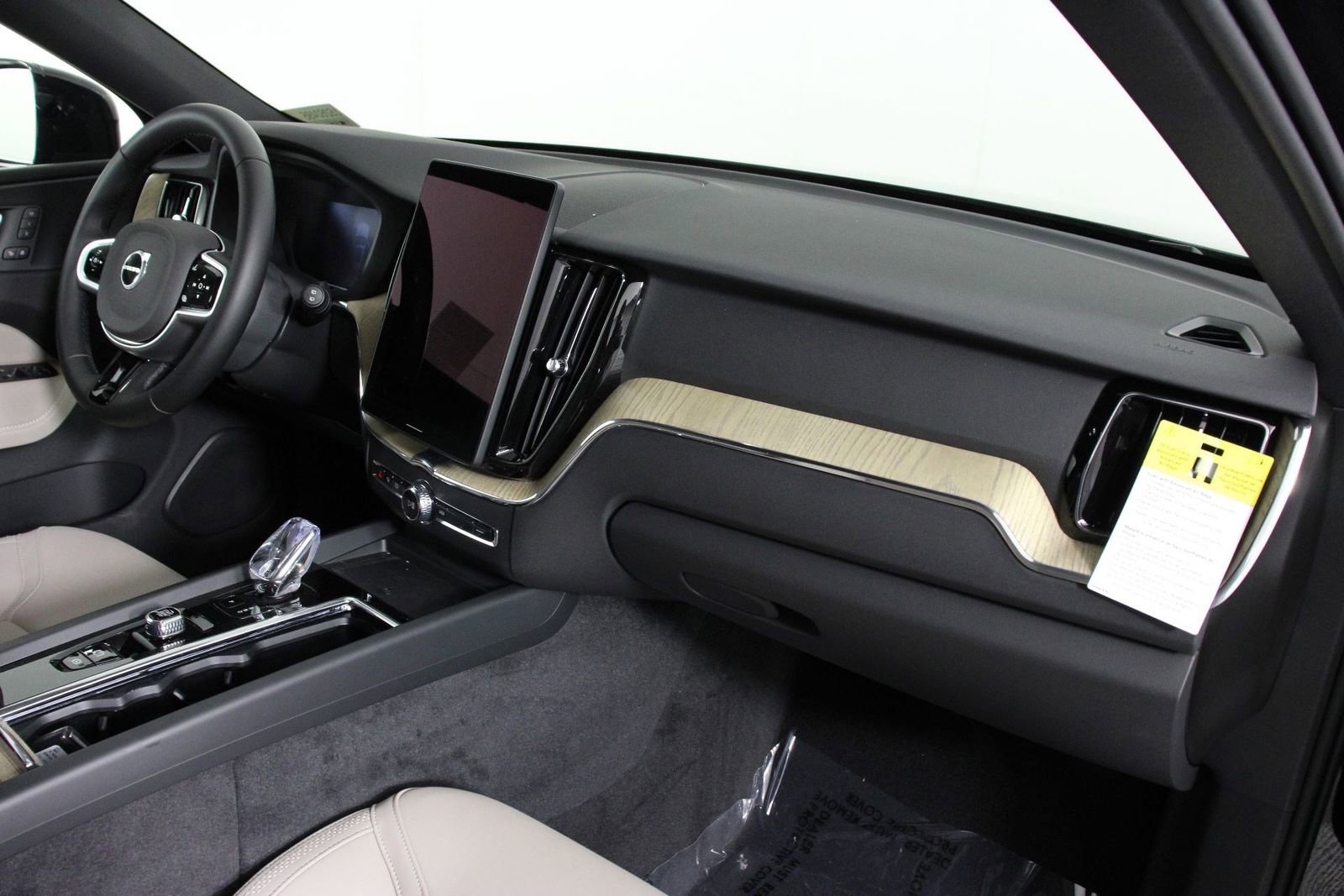 New 2026 Volvo XC60 T8 Plus w/ Protection Package Premier image 9