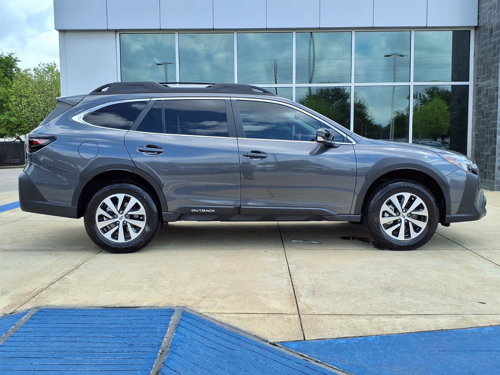 Certified 2025 Subaru Outback Premium w/ Popular Package #1A image 24