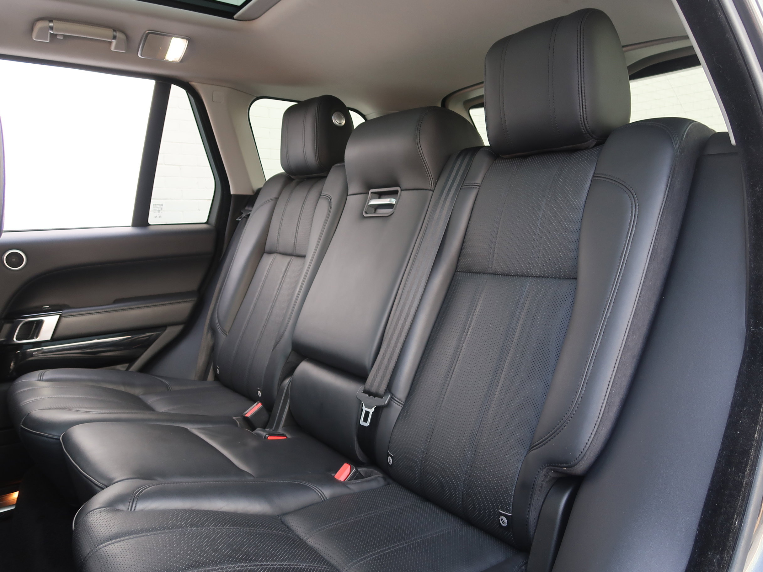 Used 2016 Land Rover Range Rover HSE image 45