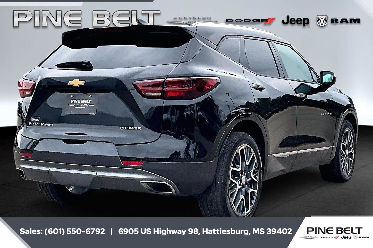Used 2025 Chevrolet Blazer Premier w/ Enhanced Convenience Package AWD/4WD image 5