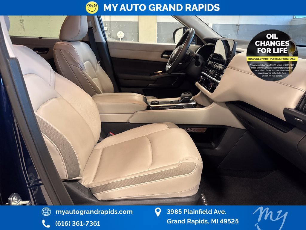 Used 2025 Nissan Pathfinder SL AWD/4WD image 22