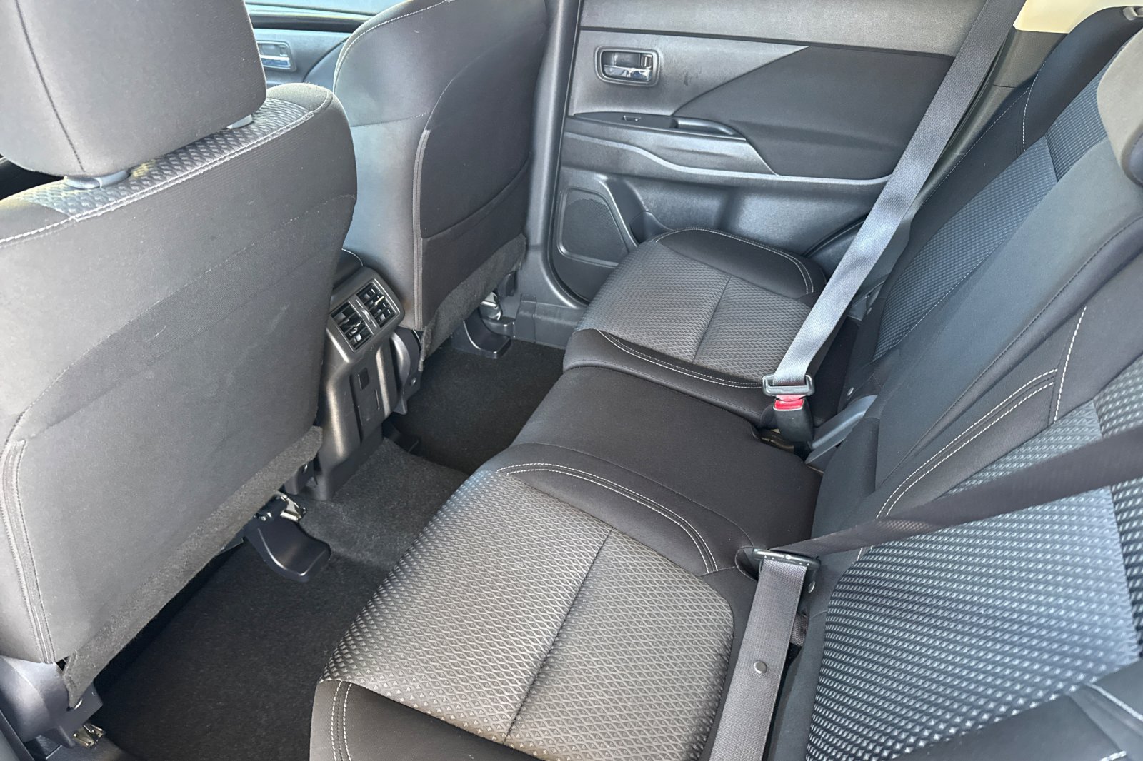Used 2020 Mitsubishi Outlander ES FWD image 6