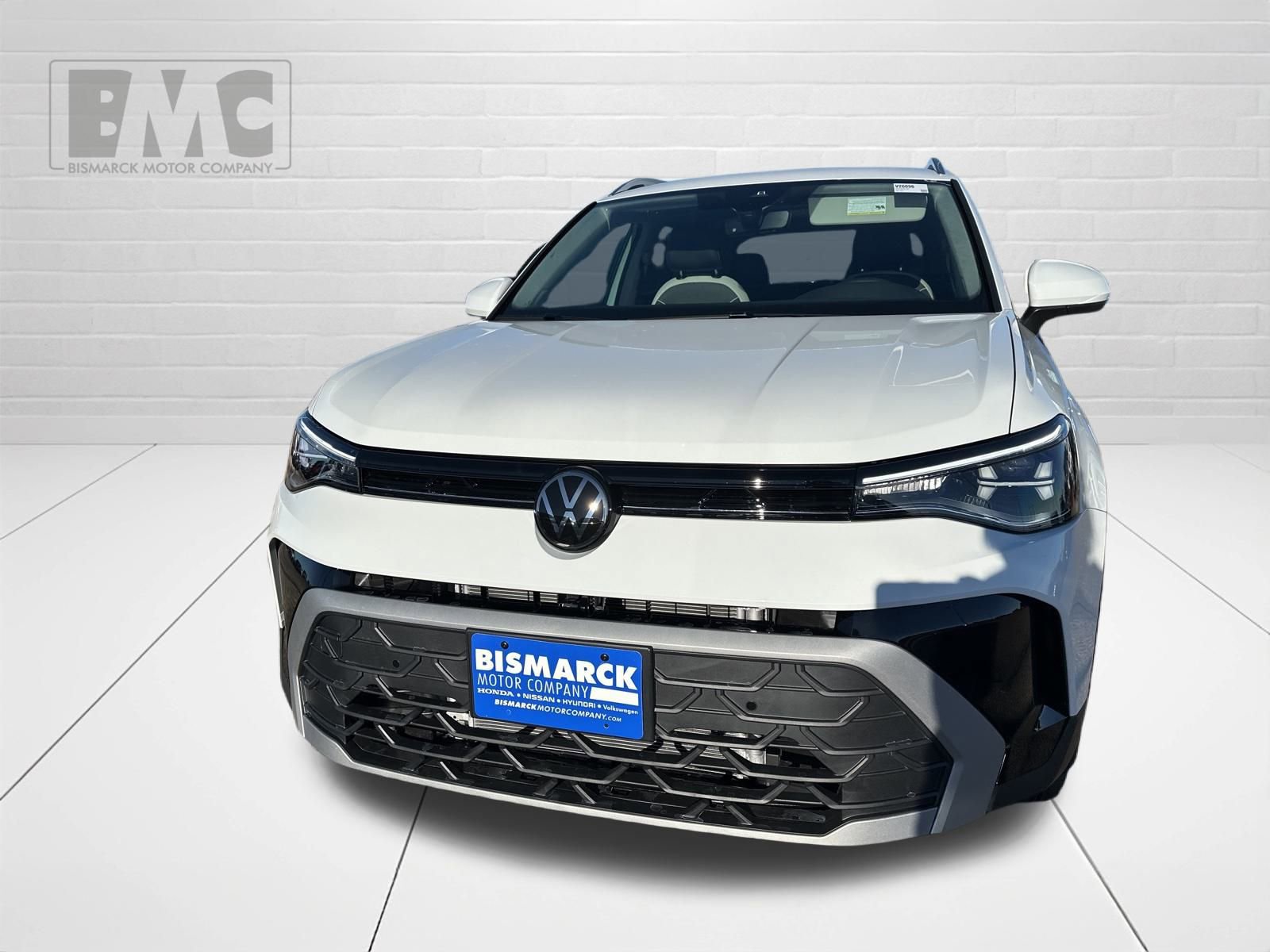 New 2026 Volkswagen Taos SE image 2