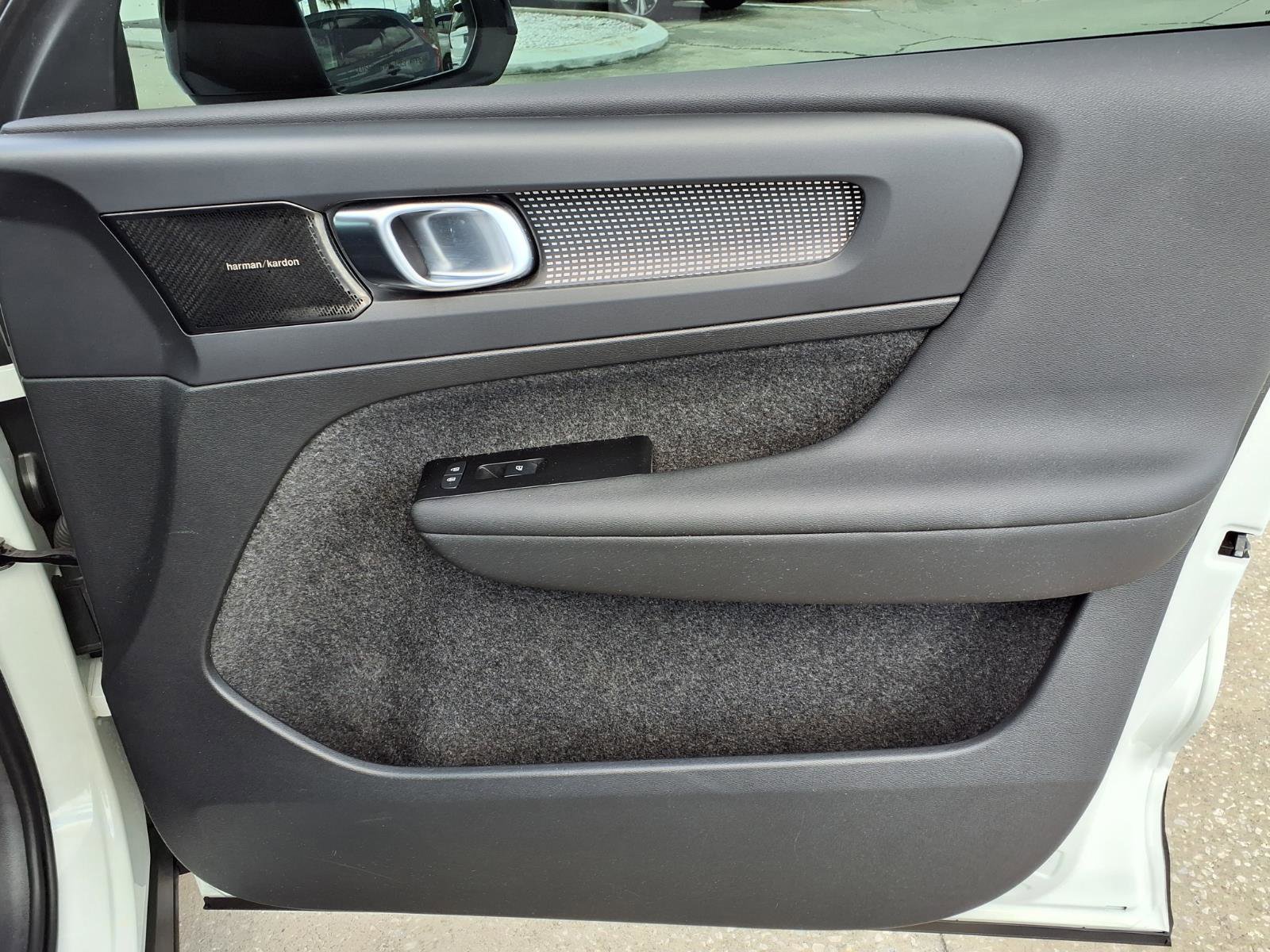 Used 2022 Volvo XC40 T5 R-Design w/ Advanced Package image 13