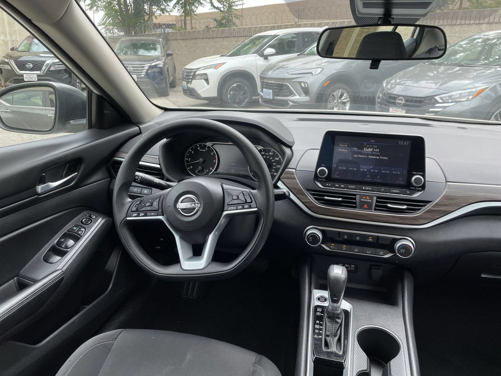 Used 2025 Nissan Altima 2.5 SV FWD image 33