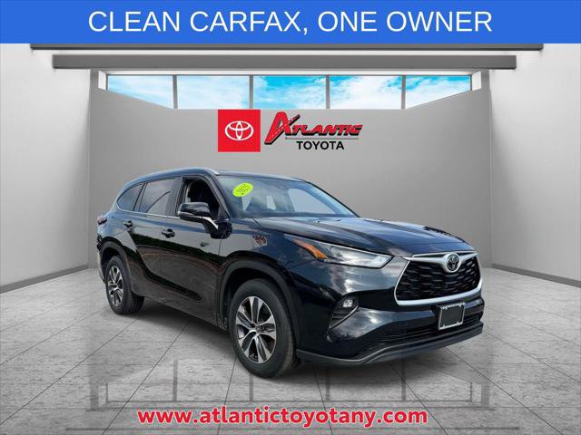 Certified 2025 Toyota Highlander XLE FWD image 1