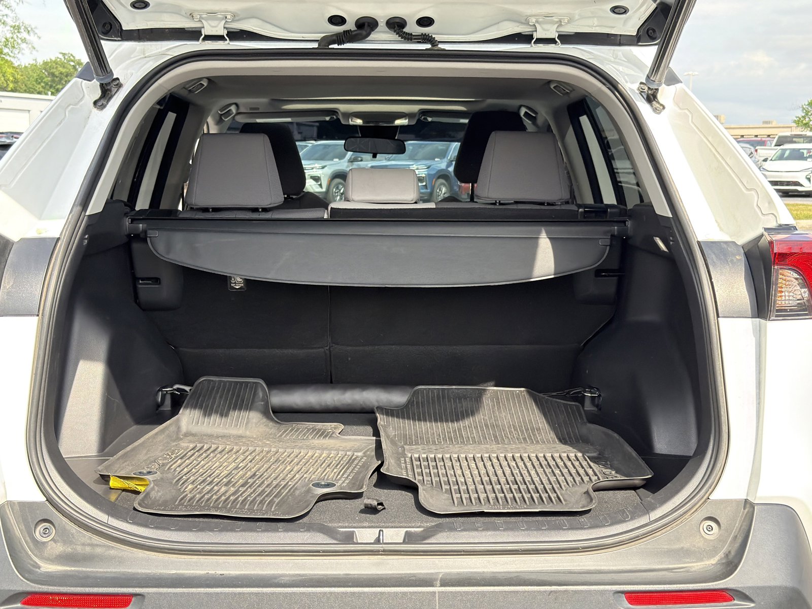 Used 2023 Toyota RAV4 XLE w/ Convenience Package FWD image 32