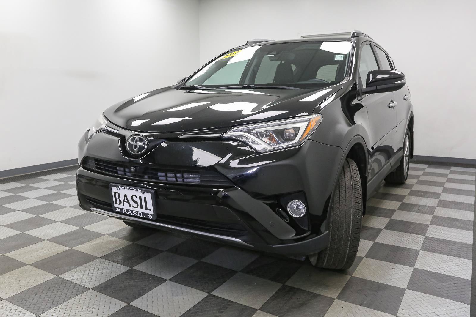 Used 2018 Toyota RAV4 Limited w/ Advanced Technology Package AWD/4WD image 4