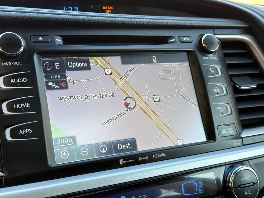 Used 2017 Toyota Highlander SE image 28