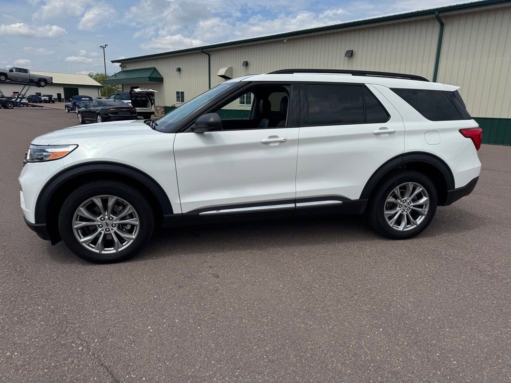 Used 2023 Ford Explorer XLT w/ Equipment Group 202A AWD/4WD image 15