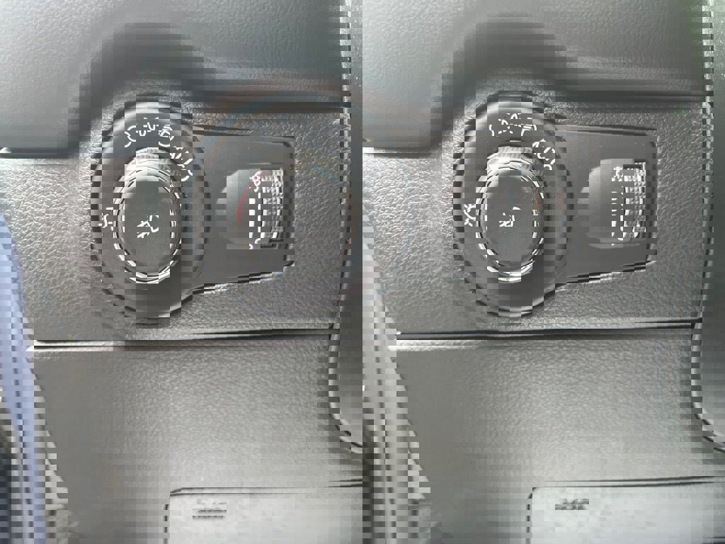 Used 2021 Dodge Durango SXT image 18