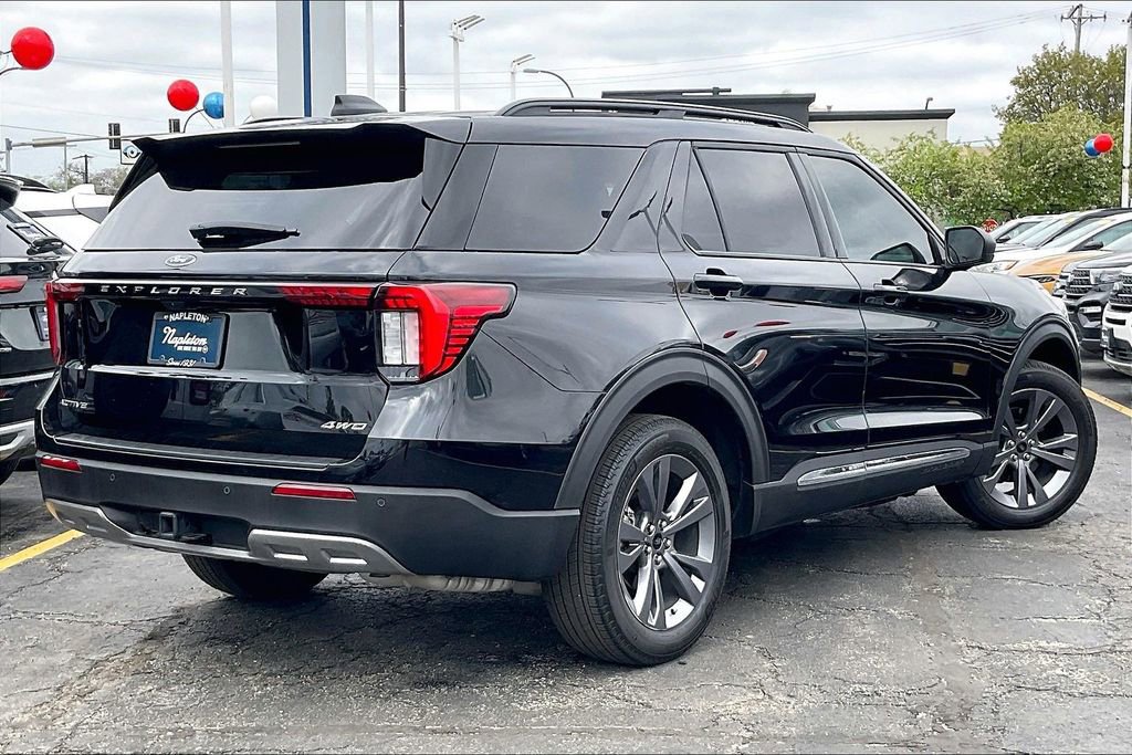 Used 2025 Ford Explorer Active w/ Active Comfort Package AWD/4WD image 11