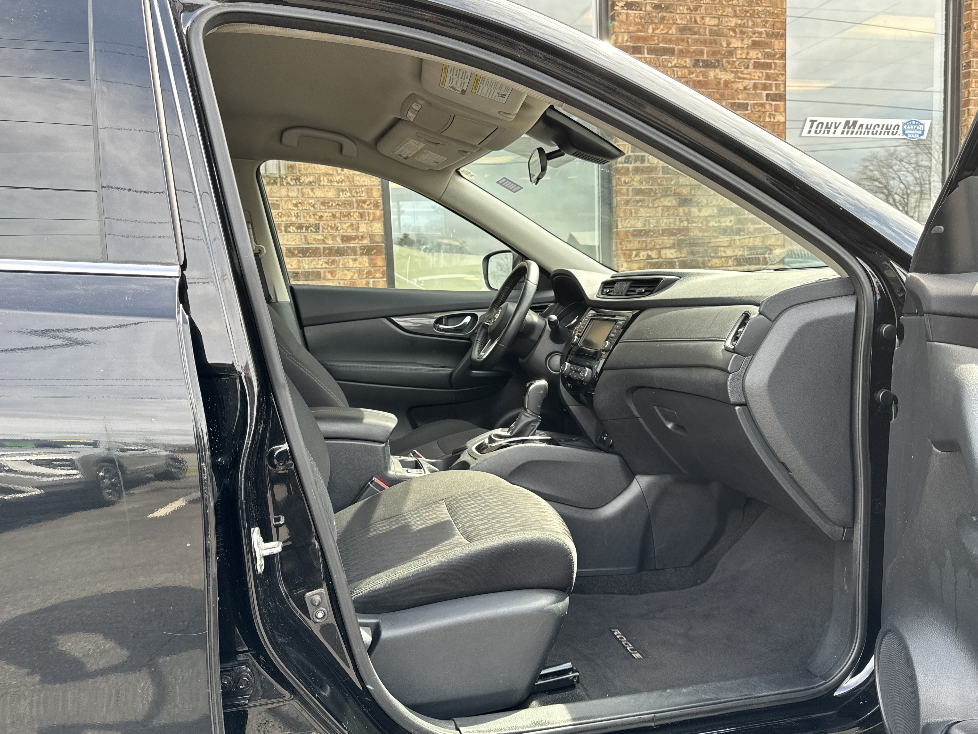 Used 2019 Nissan Rogue SV w/ Premium Package AWD/4WD image 14