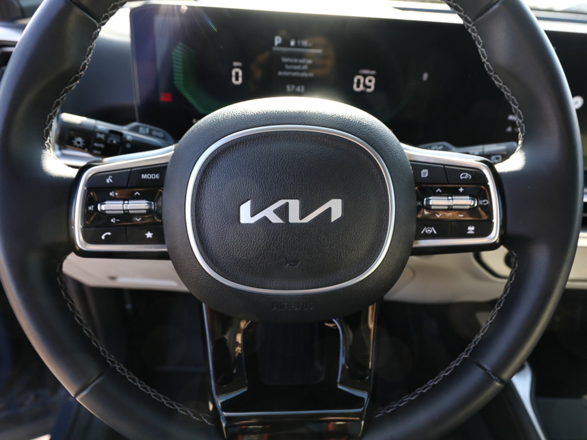 Certified 2025 Kia Sorento EX w/ Panoramic Sunroof Package AWD/4WD image 15