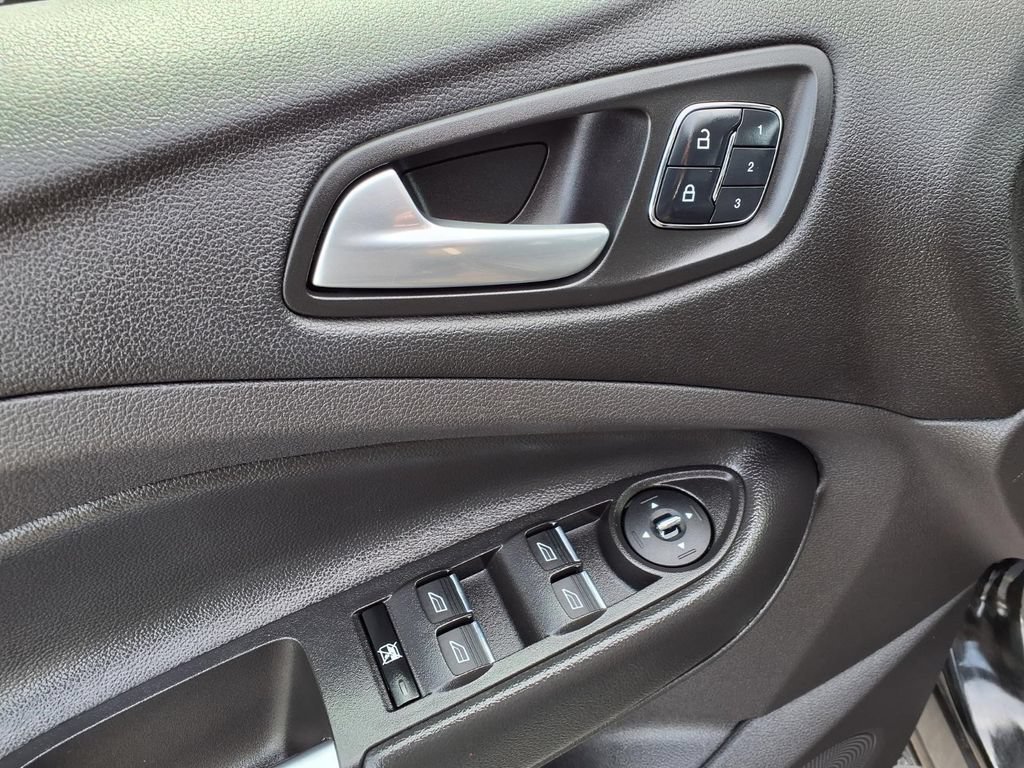 Used 2015 Ford Escape Titanium AWD/4WD image 19