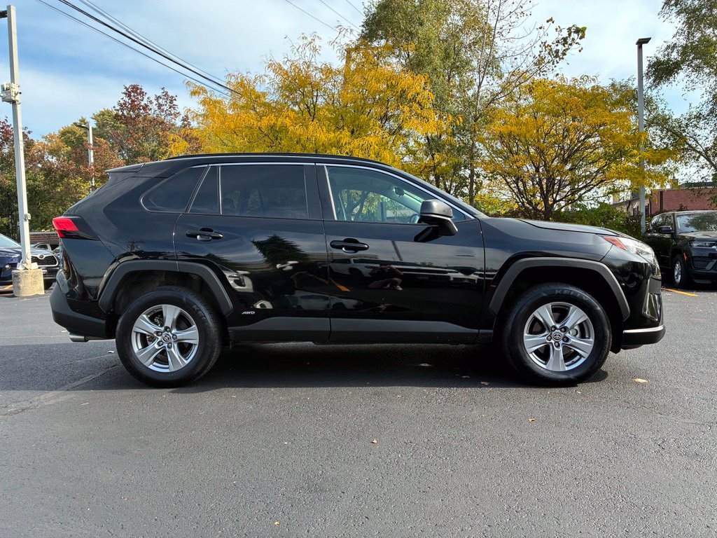 Used 2023 Toyota RAV4 LE AWD/4WD image 4