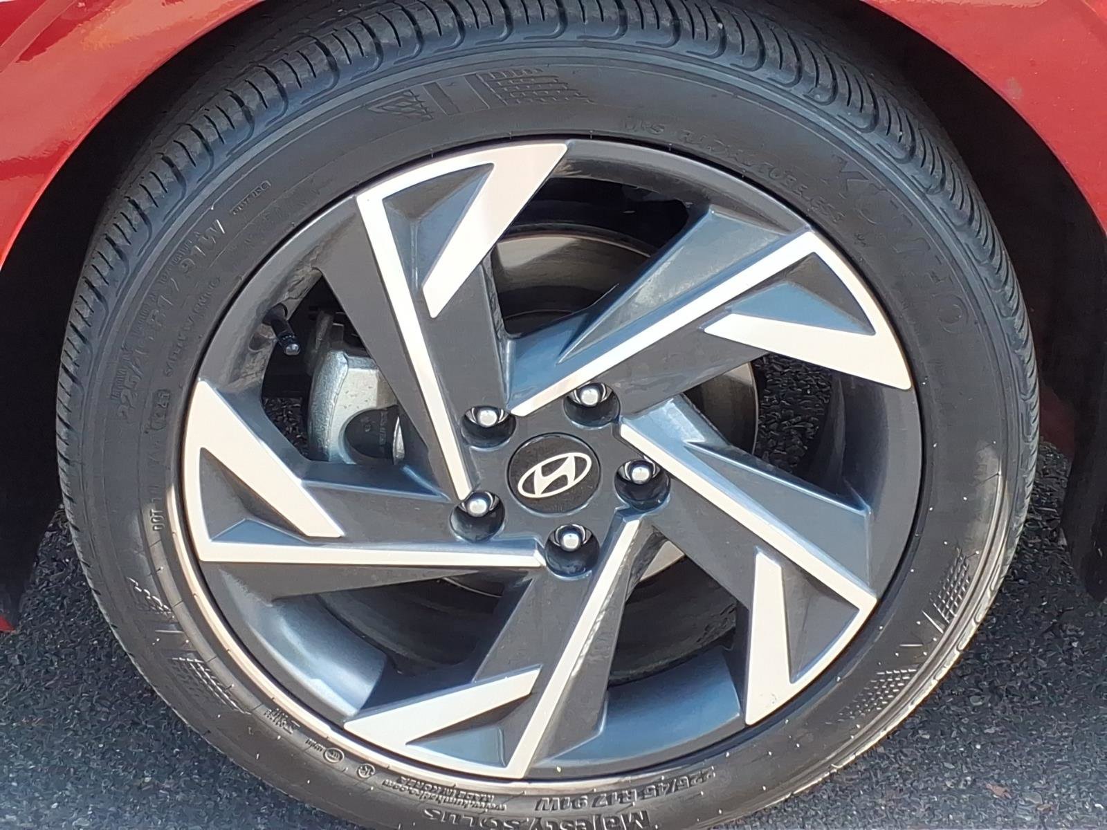 Certified 2025 Hyundai Elantra Sport image 9