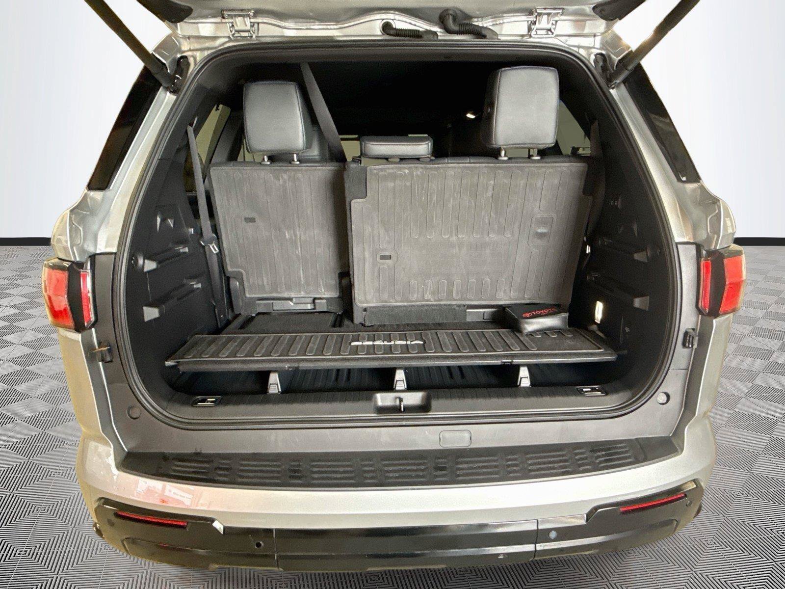 Used 2023 Toyota Sequoia Platinum AWD/4WD image 27