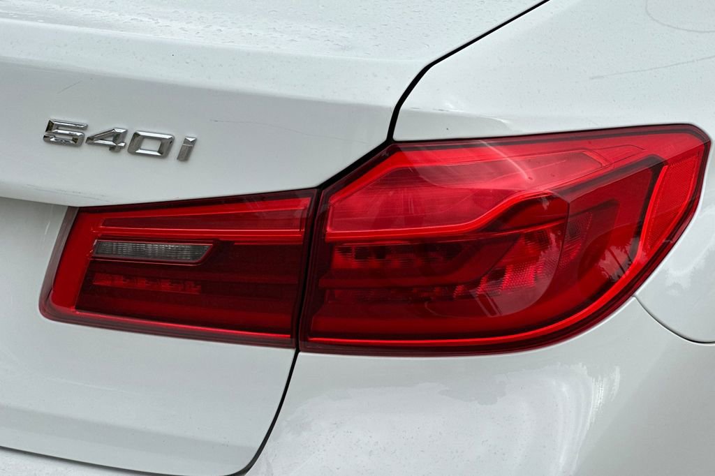 Used 2018 BMW 540i xDrive image 32