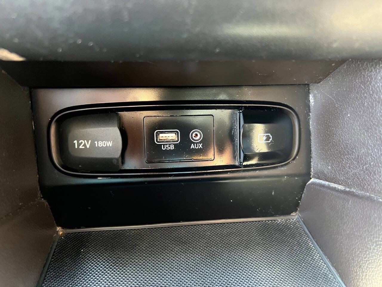Used 2020 Hyundai Santa Fe SE image 19