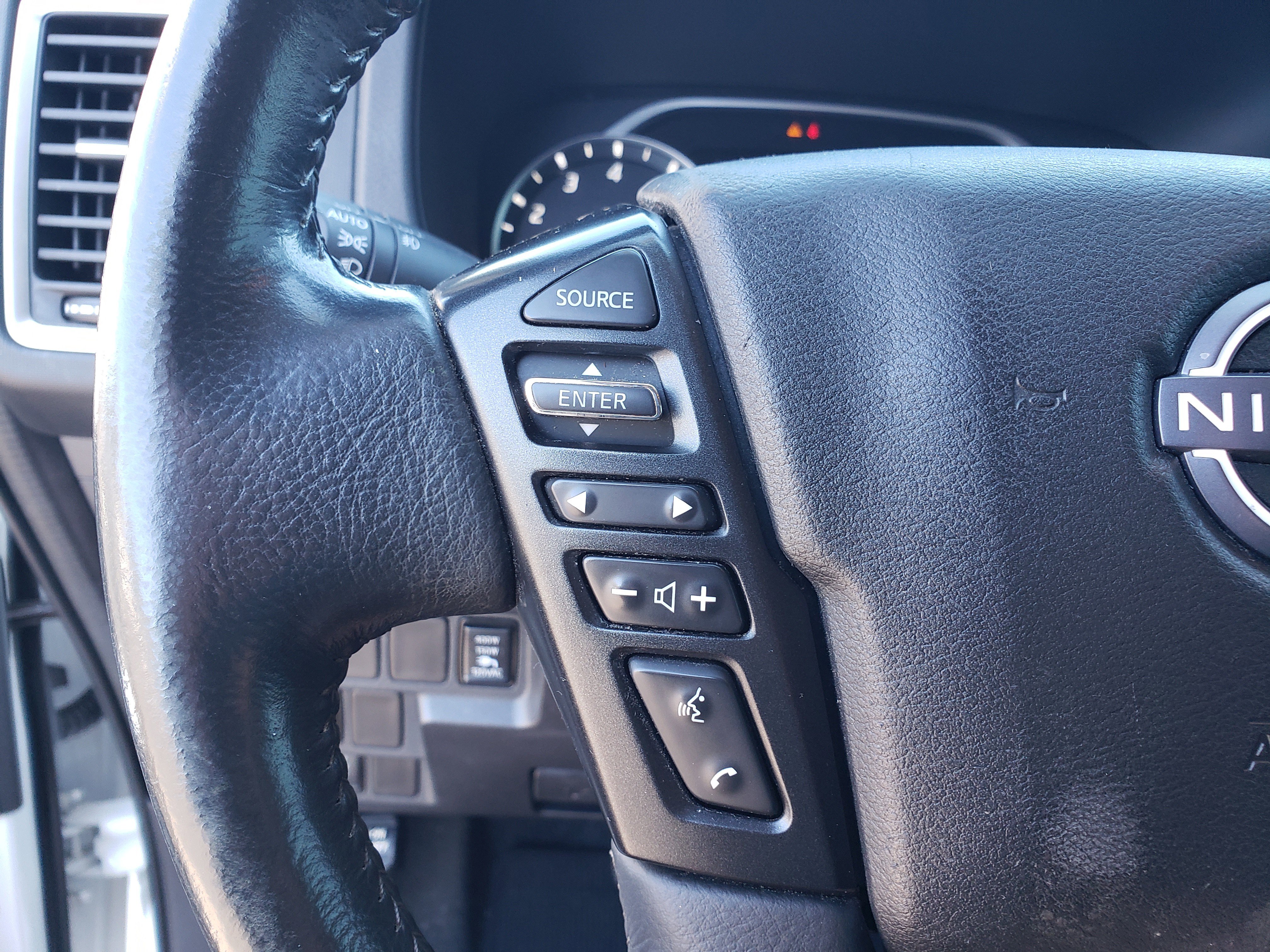 Used 2022 Nissan Frontier SV w/ Technology Package image 15