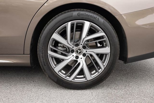 Used 2025 Mercedes-Benz E 350 4MATIC Sedan image 6