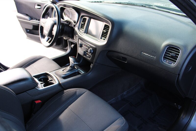 Used 2016 Dodge Charger R/T RWD image 17
