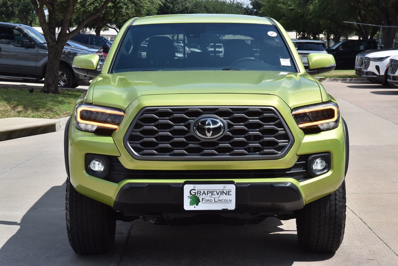 Used 2023 Toyota Tacoma TRD Off-Road w/ Technology Package AWD/4WD image 3