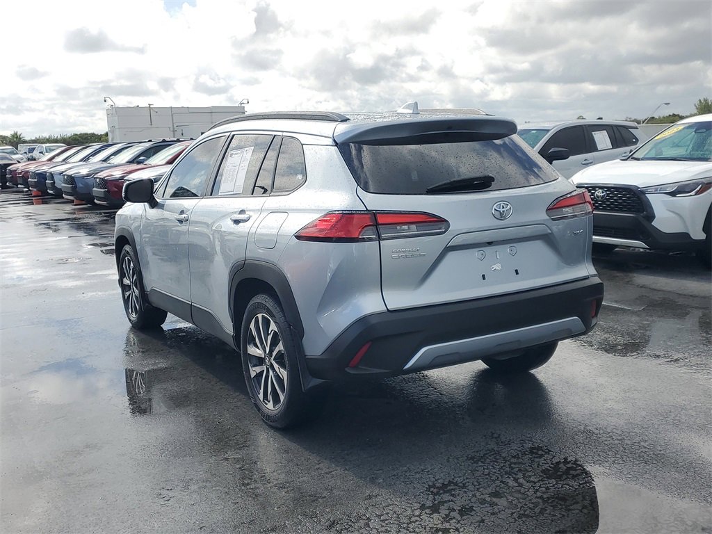 Certified 2023 Toyota Corolla Cross XLE image 5
