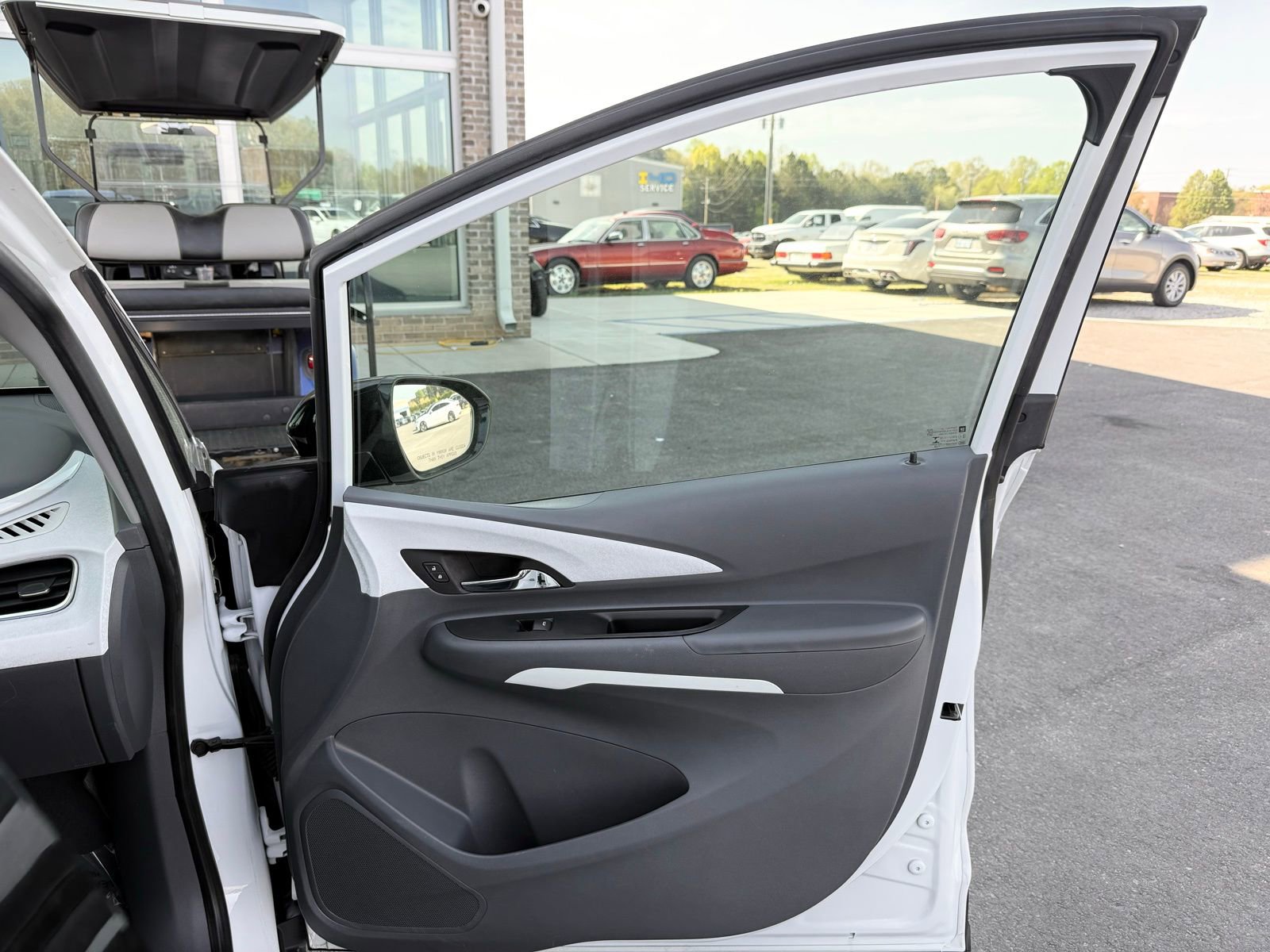 Used 2018 Chevrolet Bolt LT FWD image 28