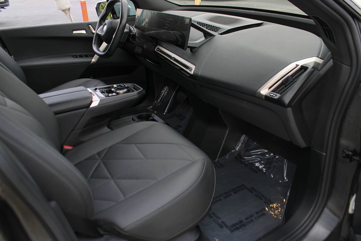 Used 2024 BMW iX xDrive50 w/ Premium Package AWD/4WD image 19