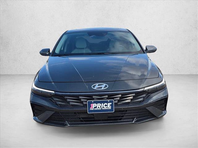 Used 2025 Hyundai Elantra Limited FWD image 2