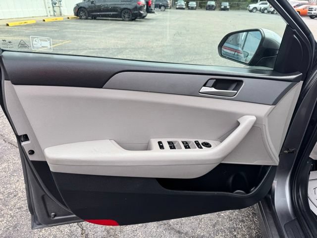 Used 2018 Hyundai Sonata SE FWD image 14