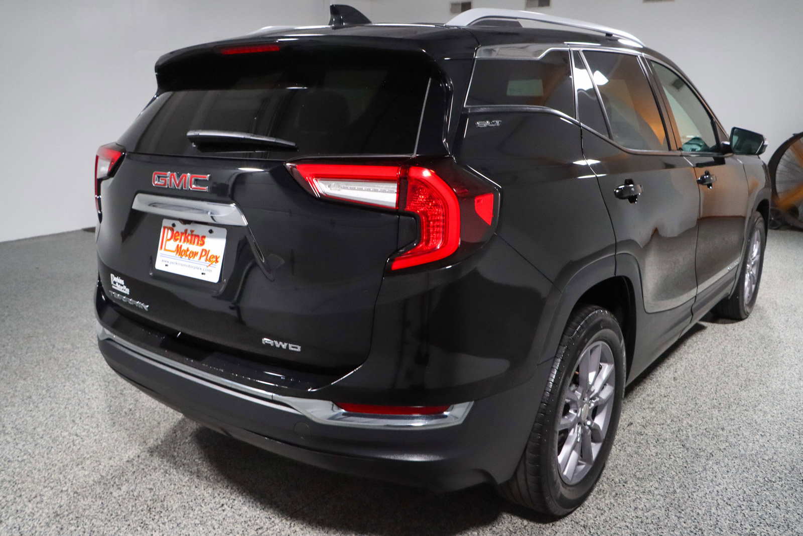 Used 2023 GMC Terrain SLT image 7