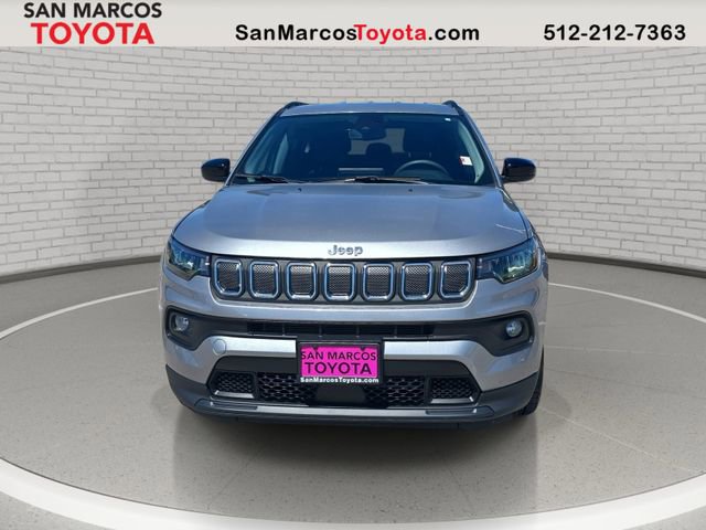Used 2022 Jeep Compass Latitude image 2