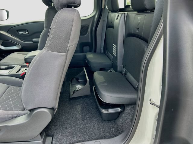 Certified 2025 Nissan Frontier SV RWD image 18
