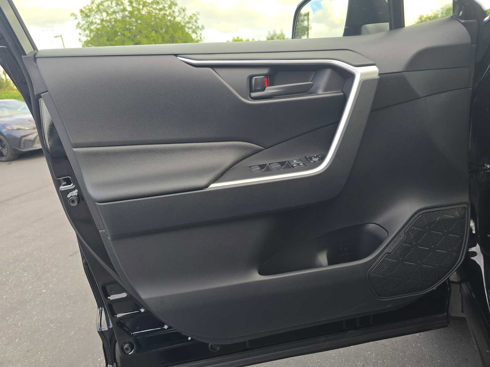 Certified 2025 Toyota RAV4 LE image 21