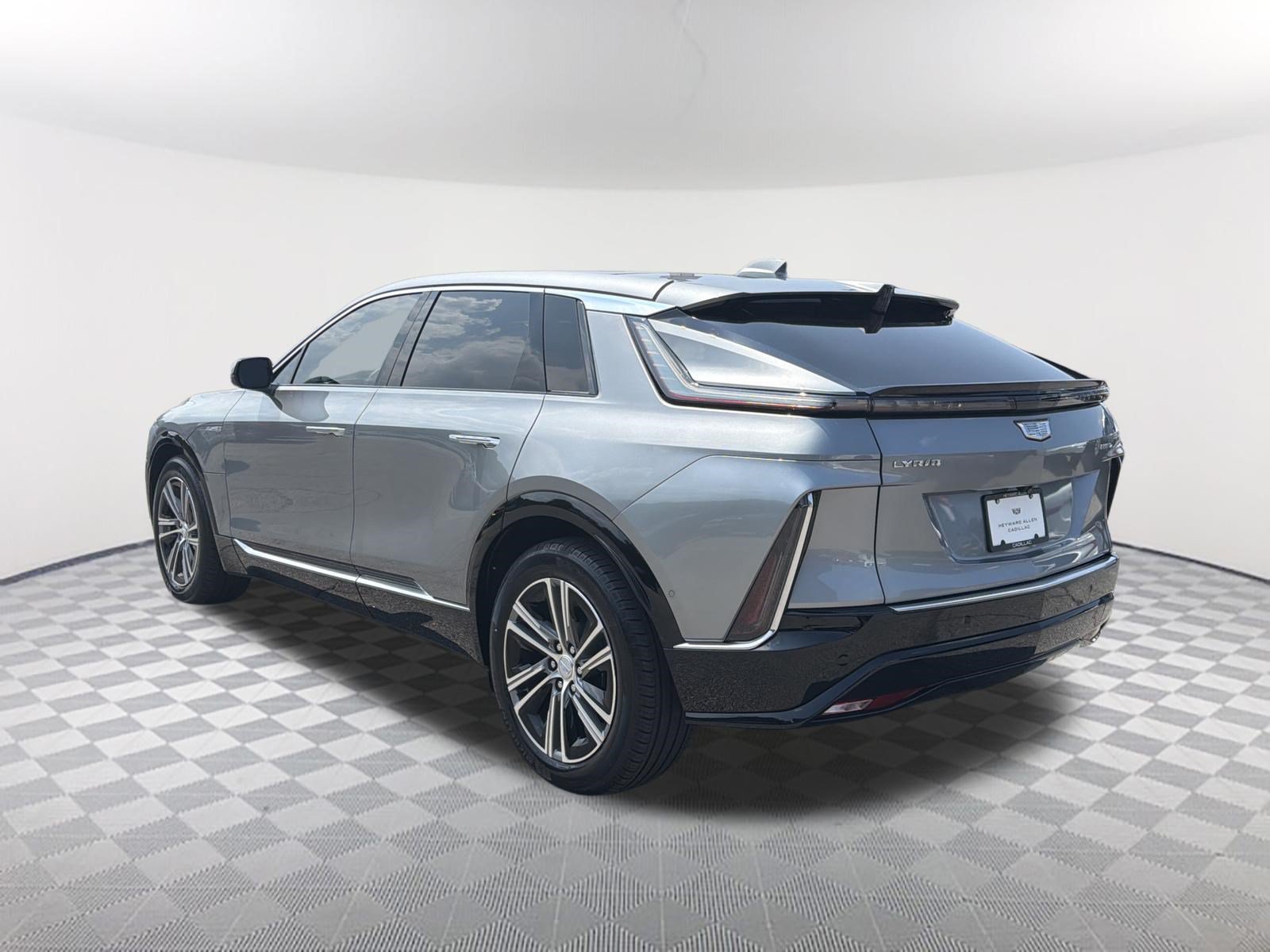 Certified 2024 Cadillac Lyriq Luxury AWD/4WD image 3