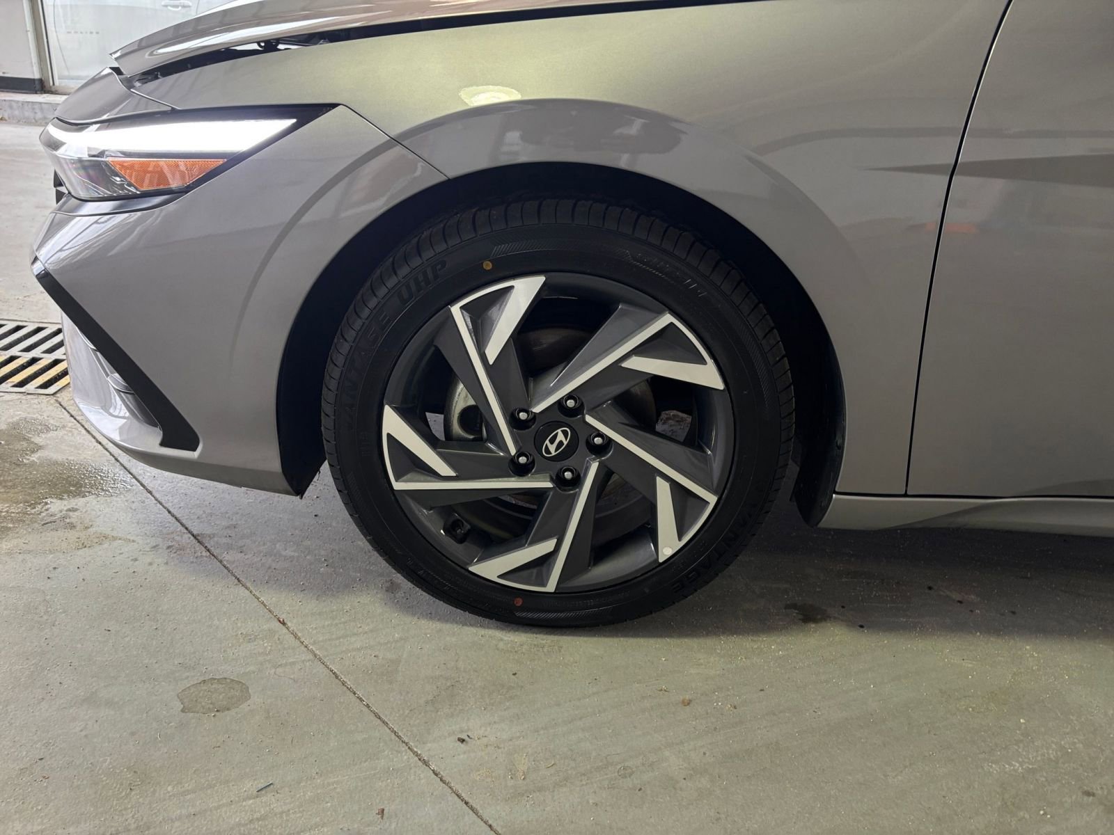 Used 2025 Hyundai Elantra Limited image 31