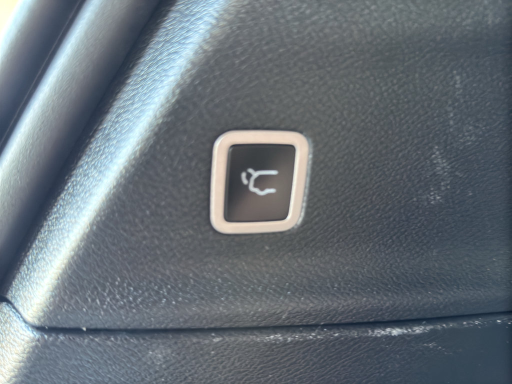 Used 2025 Chrysler Pacifica Limited FWD image 21